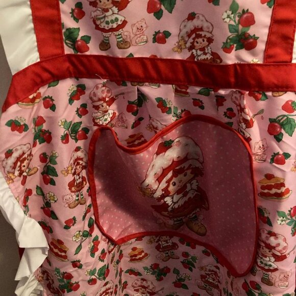 STRAWBERRY SHORTCAKE APRON - Picture 2 of 4